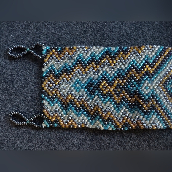 Handmade Beaded Bracelet - Picture 8 of 10